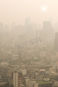 雾霾中的曼谷