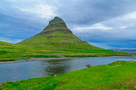 风景和 Kirkjufell 山