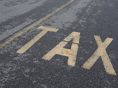 税务标志摄影照片_停机坪上的税务标志