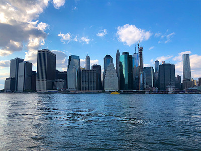 曼哈顿天际线，金融区和世界贸易中心，纽约，美国。
