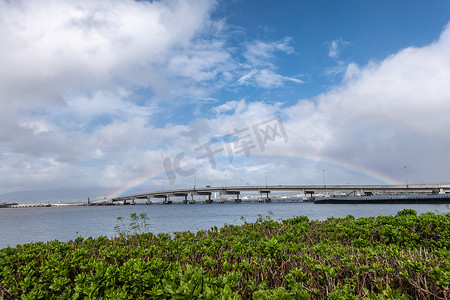 彩虹横跨珍珠港、瓦胡岛、哈瓦岛的福特岛桥