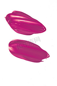 粉底涂抹摄影照片_白色背景中突显的紫色美容化妆品质地、污迹化的化妆乳膏涂抹或粉底涂抹、化妆品产品和油漆笔触