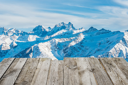 从空木桌到冬山的景色
