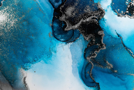 大理石液体水墨艺术画在纸上的蓝色银色抽象背景。