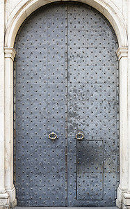 古代拱形门摄影照片_宫殿的古老门