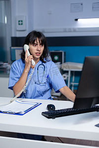 医疗助理通过固定电话进行医疗保健通话