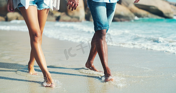 真爱的历程是海边漫步。