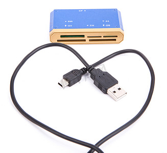 usb外置独立声卡摄影照片_外置USB读卡器和折叠成头状的USB线