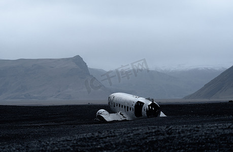 冰岛背面图的残骸和飞机
