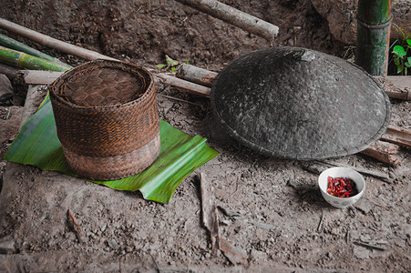 歌颂雷锋摄影照片_传统泰国和老挝编织竹篮