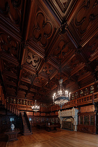 巫师城堡摄影照片_木制图书馆内部