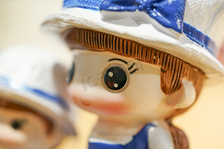 瓷玩具娃娃儿童特写，可爱可爱的亚洲娃娃