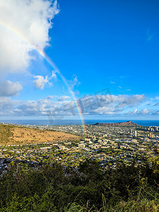 夏威夷图摄影照片_从瓦胡岛的坦塔罗斯俯瞰威基基和火奴鲁鲁