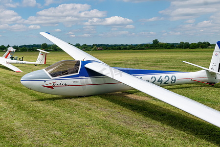 VT-16 Orlik sprt 用于休闲航行的无机动飞机