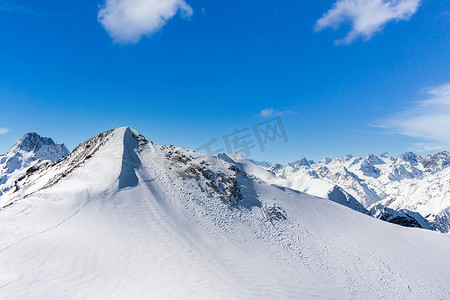 俄罗斯高加索地区冬季雪山全景