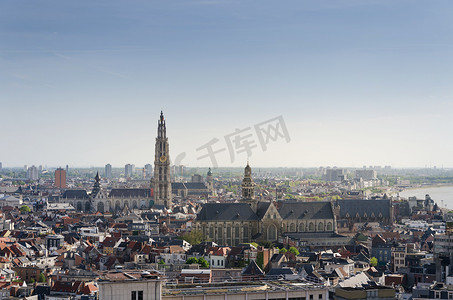 比利时安特卫普圣母大教堂和圣保罗教堂的鸟瞰图