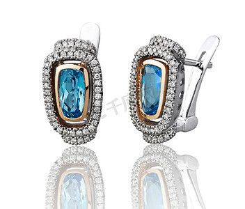 钻石和蓝宝石耳环的精美设计