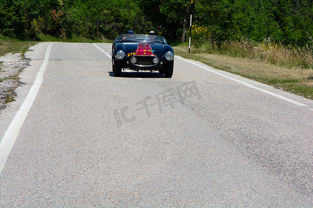 FERRARI 166 MM SPIDER VIGNALE 1953 在 2022 年拉力赛 Mille Miglia 的一辆旧赛车上，著名的意大利历史比赛（1927-1957