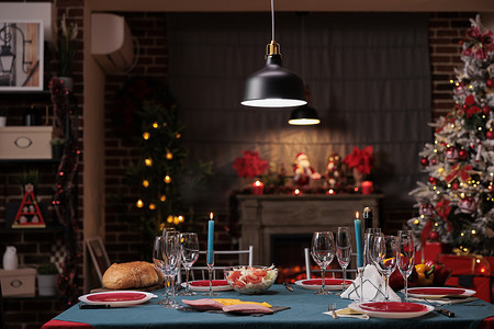 平安夜餐桌，圣诞假期家庭晚餐准备