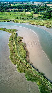 斯内普在低潮时鸟瞰河流