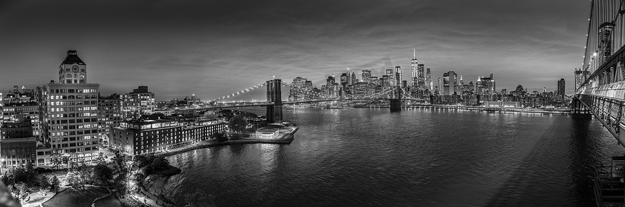布鲁克林夜景摄影照片_布鲁克林大桥和曼哈顿下城的夜景，美国纽约市。