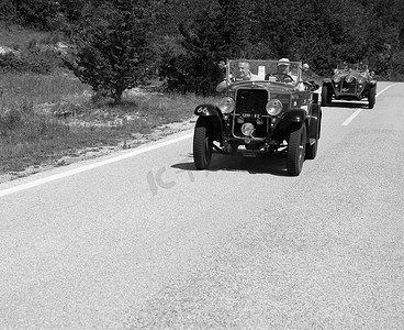 菲亚特 514 S 1931 在 2022 年意大利著名历史赛事 Mille Miglia 拉力赛中的一辆旧赛车上（1927-1957