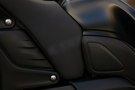 时尚的黑色背景摩托车细节