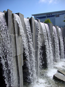 耶尔巴布埃纳花园马丁·路德·金纪念馆的瀑布