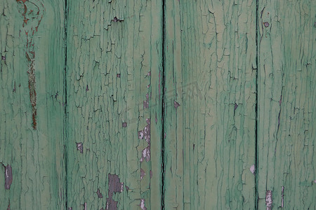 老木材纹理与剥落的绿色油漆。