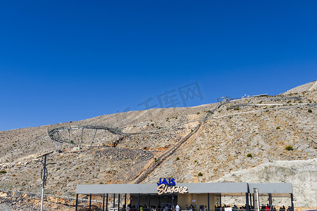 2022岩石摄影照片_阿联酋迪拜 — 02.19.2022 — 山中的 Jais 雪橇景点。