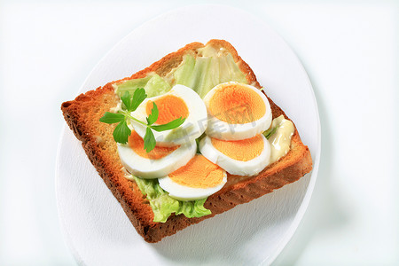开面鸡蛋三明治