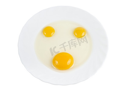 蛋黄摄影照片_盘子里的生蛋黄