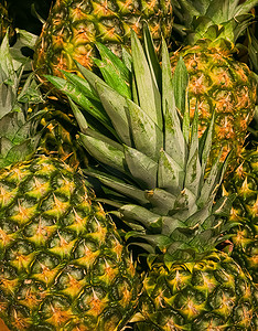 平铺菠萝摄影照片_菠萝作为健康有机食品背景、农贸市场新鲜水果、饮食和农业