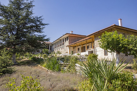 潘塔纳尔摄影照片_保加利亚圣阿塔纳修斯修道院的庭院。