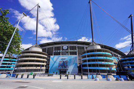 英国曼彻斯特 - 2022年7月13日：曼彻斯特市体育场也称为阿提哈德体育场，是曼城足球俱乐部的主场。