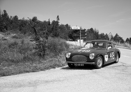 CISITALIA 202 SC BERLINETTA PININ FARINA 1948 在拉力赛 Mille Miglia 2022 的一辆旧赛车上，著名的意大利历史比赛（1927-1957