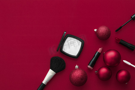 美容品牌圣诞促销的化妆和化妆品产品套装，豪华酒平底背景作为假日设计