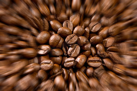 具有运动模糊效果的背景和纹理的棕色咖啡豆