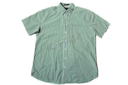 绿色系扣短袖衬衫