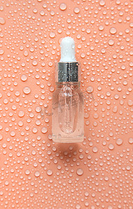 化妆品保湿水摄影照片_瓶化妆品和液体滴，保湿。