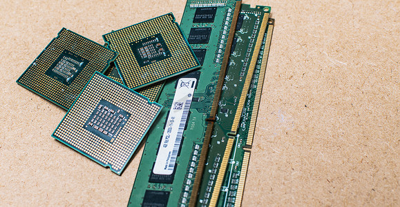 ram摄影照片_具有隔离计算机微处理器的 RAM 存储器、隔离背景下的处理器和 RAM 存储器、隔离背景下的 RAM 存储器和处理器的概念