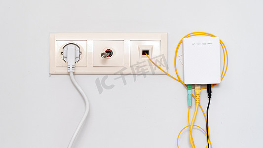 电线、插座、电缆和互联网路由器