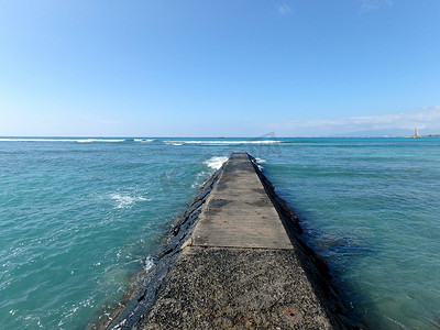 夏威夷图摄影照片_威基基空码头入水路径
