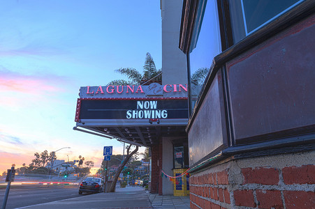 拉古纳电影院于 1922 年开业，于 2015 年关闭。