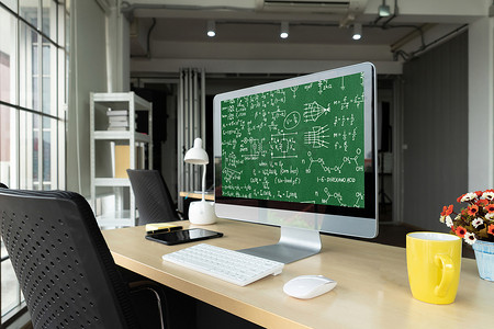 屏幕黑板摄影照片_计算机屏幕上的数学方程和流行公式