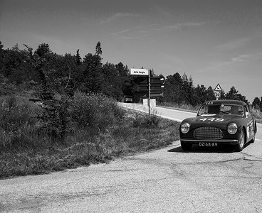 CISITALIA 202 SC BERLINETTA PININ FARINA 1948 在 2022 年拉力赛中的一辆旧赛车上，著名的意大利历史赛事 (1927-1957CISITALIA 202 SC BERLINETTA PININ FARINA 1948 在 2022 年拉力赛上的旧赛车上，著名的意大利 his