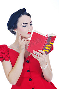 美丽的年轻女子读书