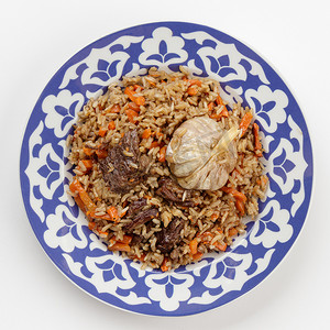 传统盘子中的东方乌兹别克米肉饭