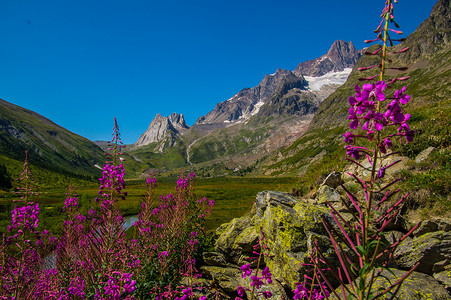 意大利阿尔卑斯山在瓦莱达奥斯塔的风景