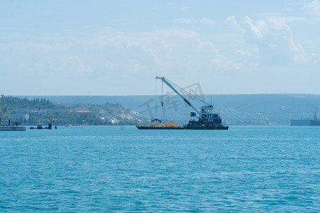 沙海港集装箱码头船舶运输海港工业进口，概念货运出口来自全球商业、日落里约的技术。